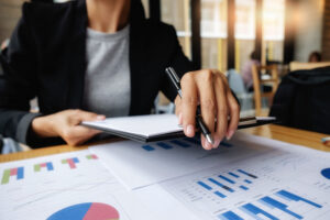 Controle financeiro profissional como começar sem montar um setor interno